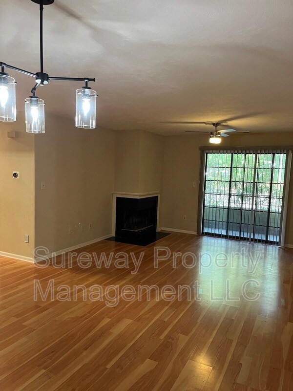 Foto del edificio - 1201 Stoneridge Cir