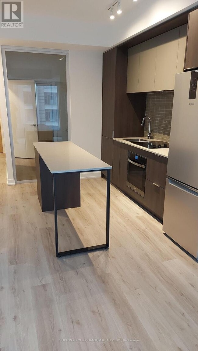 Photo du bâtiment - 395 Square One Dr