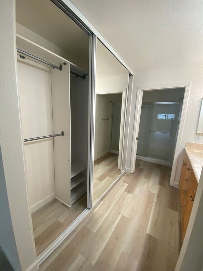 Foto del edificio - Beautiful Downstairs Two Bedroom Two bath ...