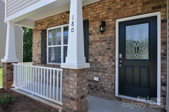 Building Photo - 180 King William Dr