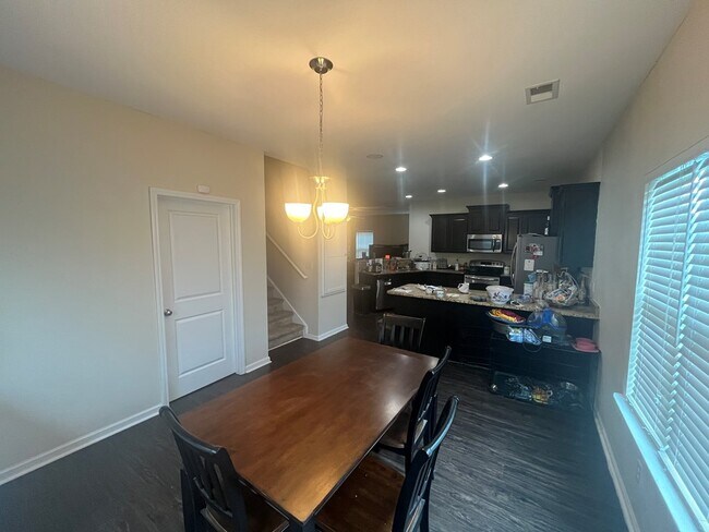 Building Photo - 1715 Musket Trail