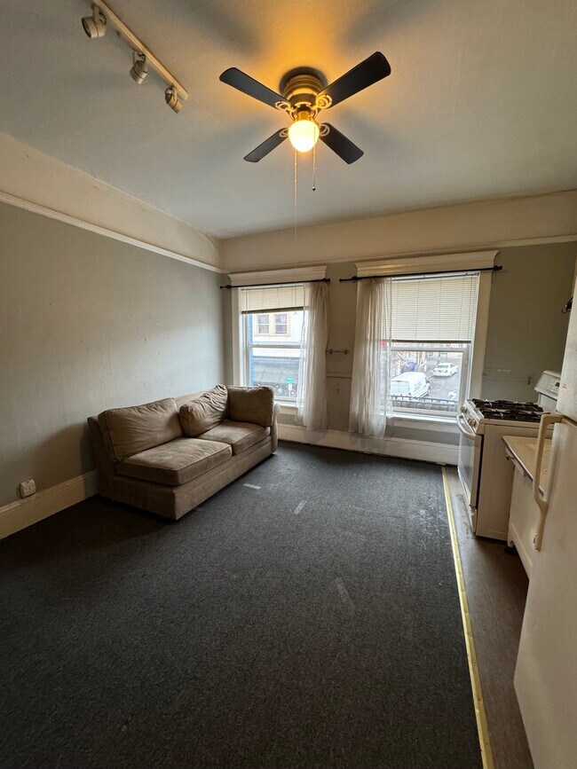 Foto del edificio - 1717 W Burnside St