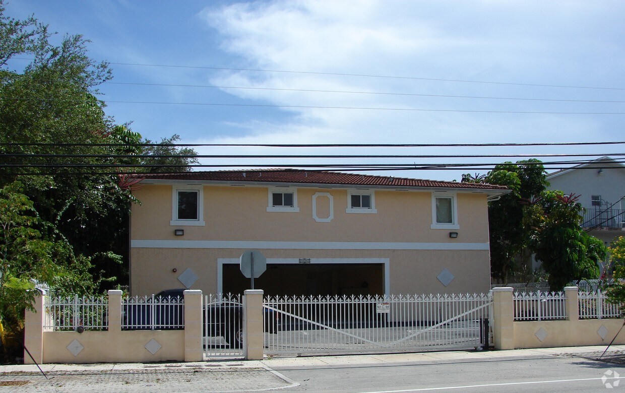 Primary Photo - 2490 NW 14th St