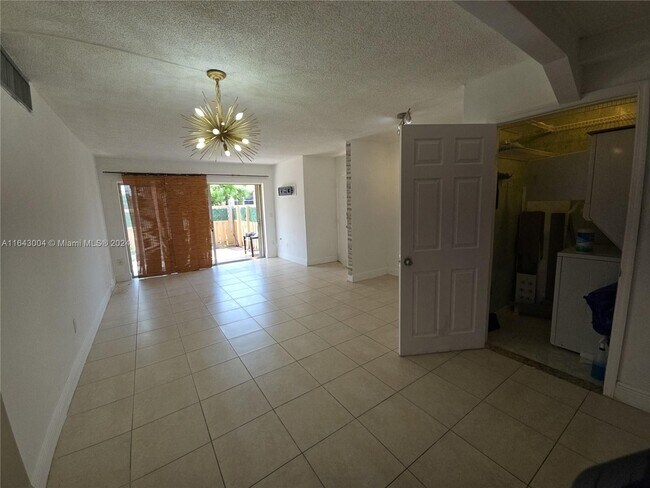 Building Photo - 4154 NW 79th Ave