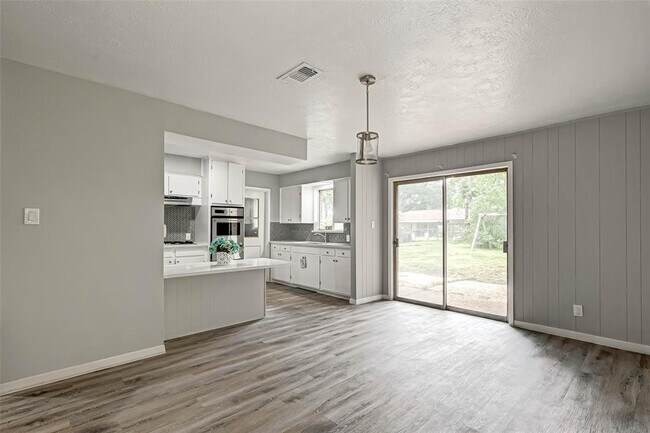 Foto del edificio - 13909 Oak Leaf Ln
