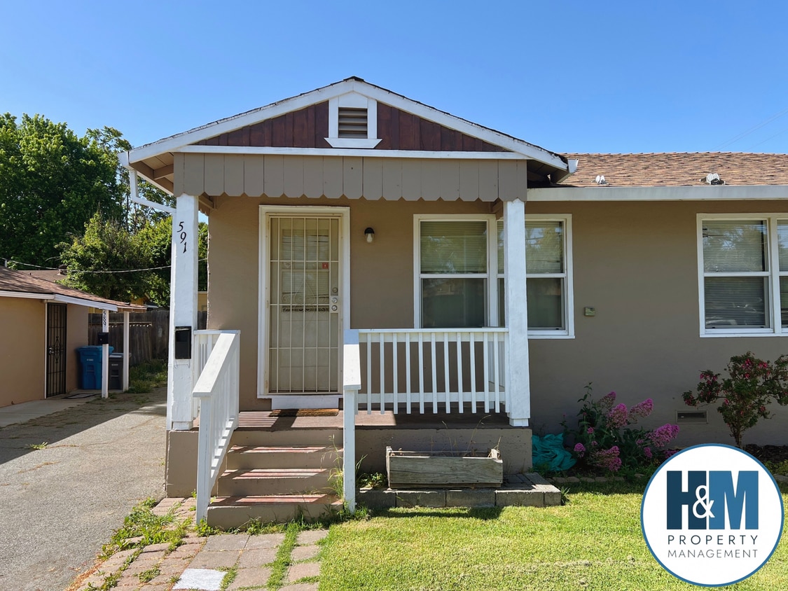 Primary Photo - 2 Bedroom Home with Spacious Backyard