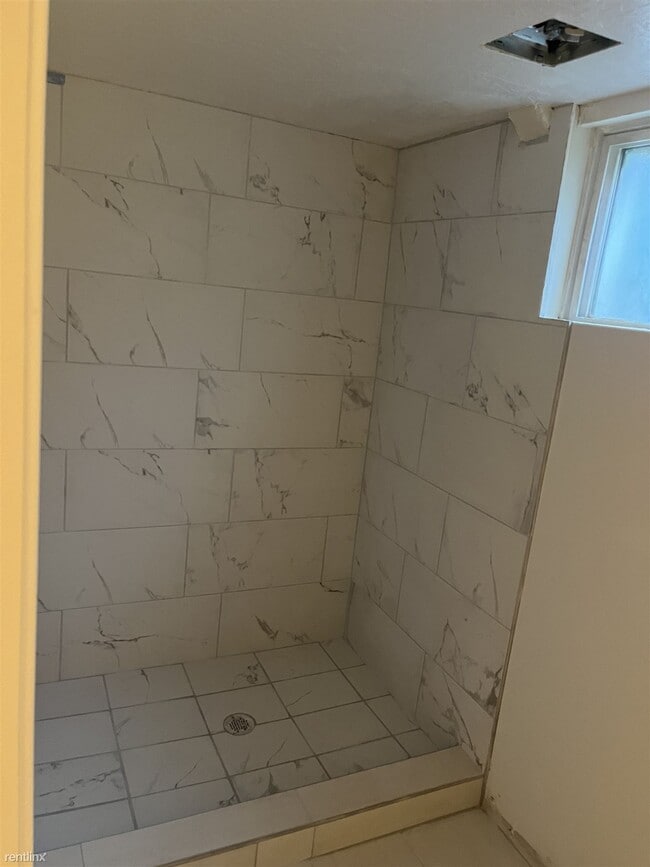 Building Photo - 2 br, 1 bath House - 577 400 South Bottom ...