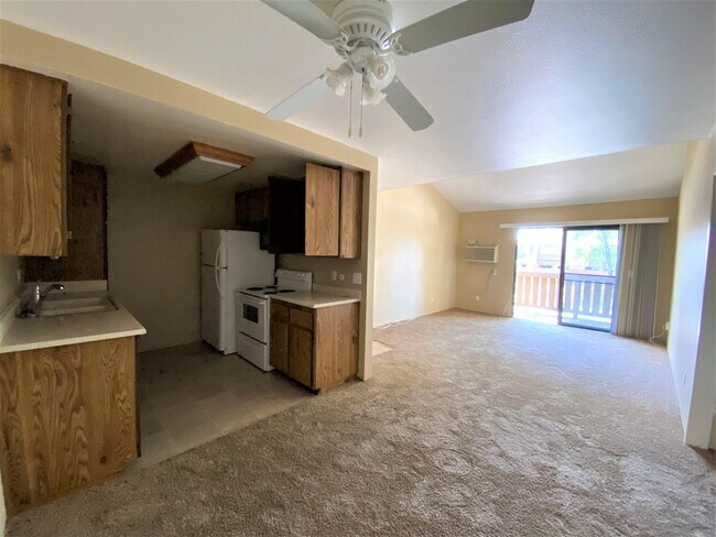 Foto del edificio - 10232 Black Mountain Rd