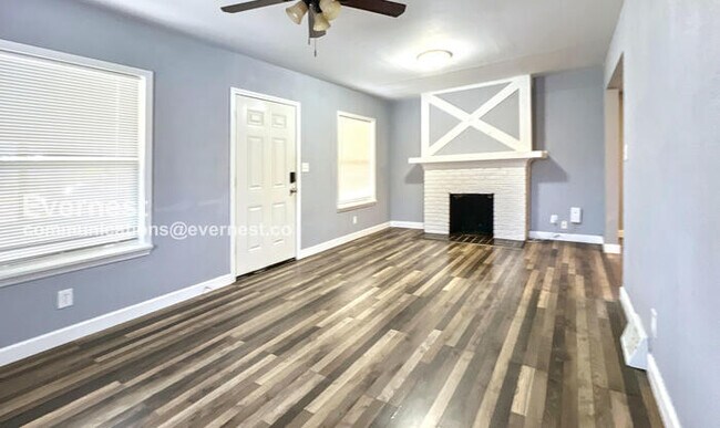 Building Photo - 1402 E 65th St