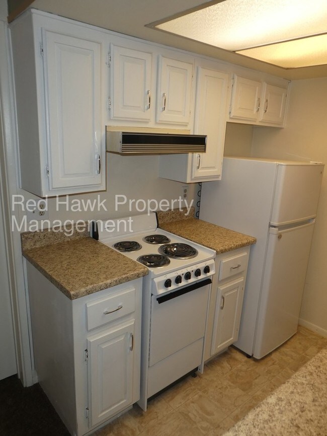 Building Photo - 461 W Holmes Ave