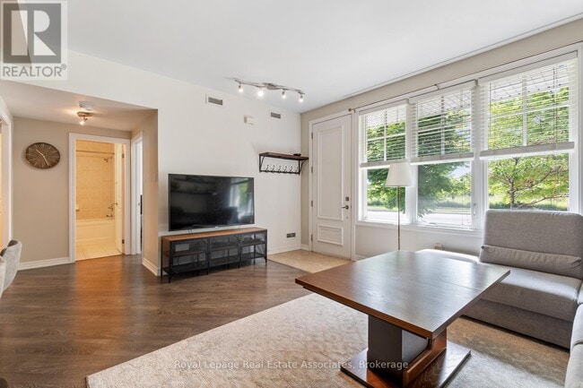 Photo du bâtiment - 1437 Lakeshore Rd E