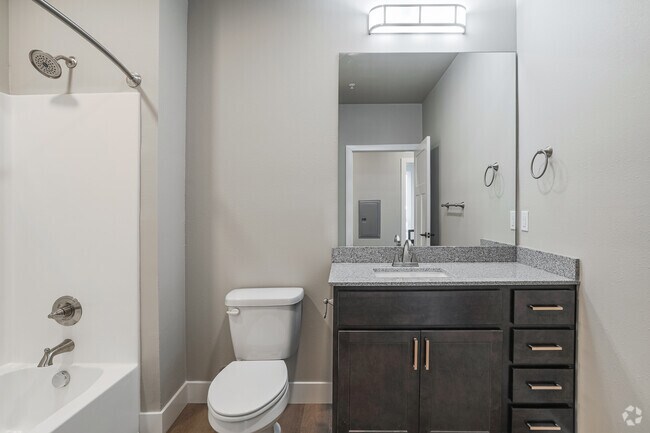 2HAB,2BA - Baño - The Den