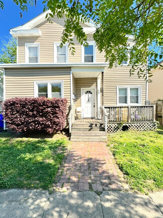 Building Photo - 1526 W 40th St