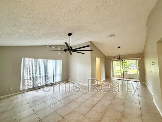 Building Photo - 102 Steeplechase Ln
