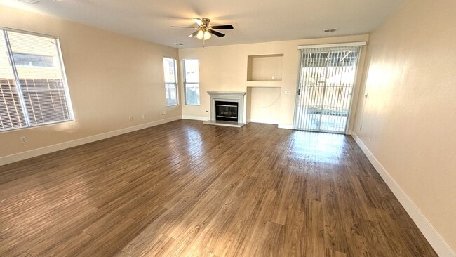 Building Photo - Immaculate 3 bedroom 2 bath home