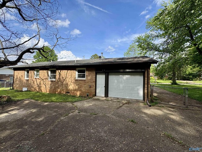 Building Photo - 3207 Searcy Dr NW