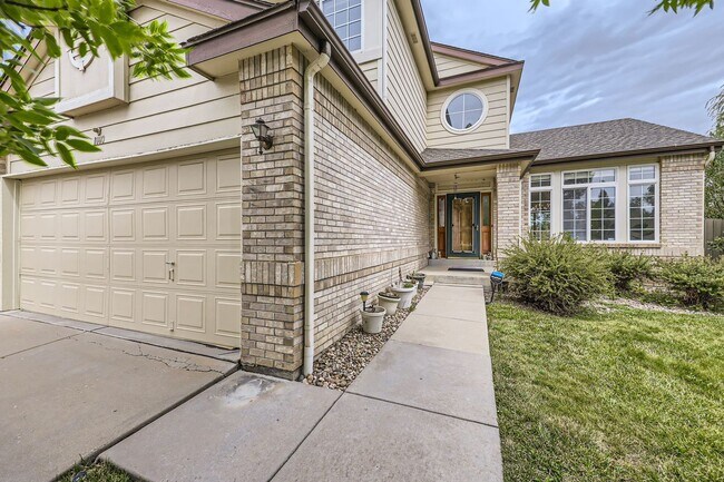 Building Photo - Evolve Real Estate: Magnificent Residence 4 Beds/4 Baths with Large Backyard and Fully Finished B...