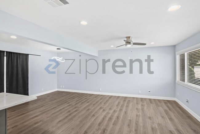 Building Photo - Unit Apt 2