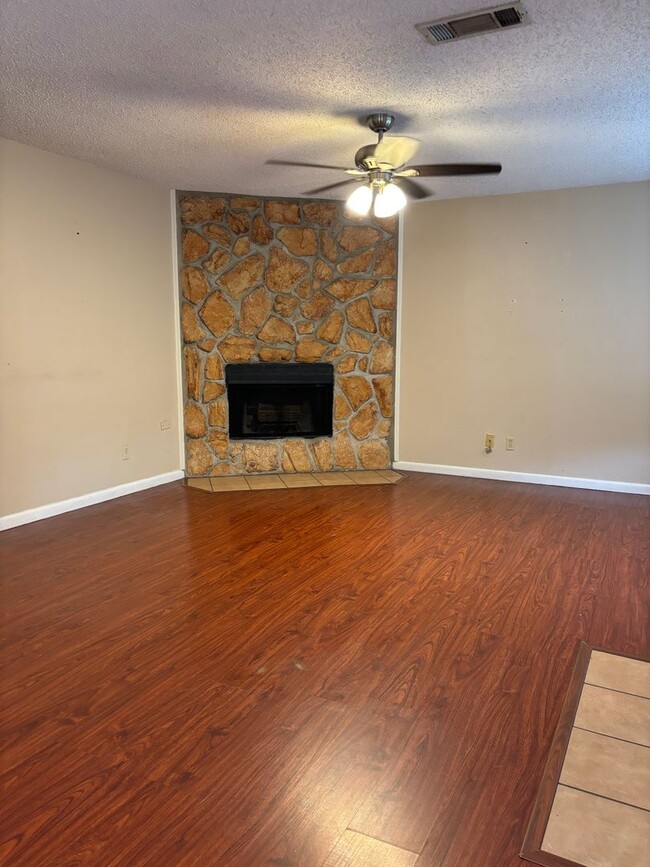 Building Photo - 6205 Sandlin
