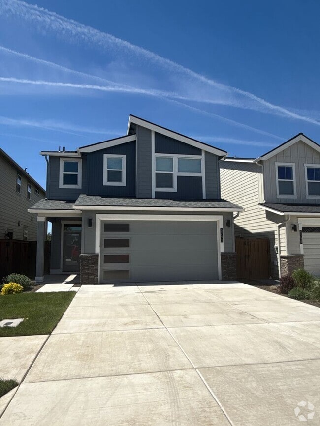 Building Photo - 3791 NE Tellus Dr