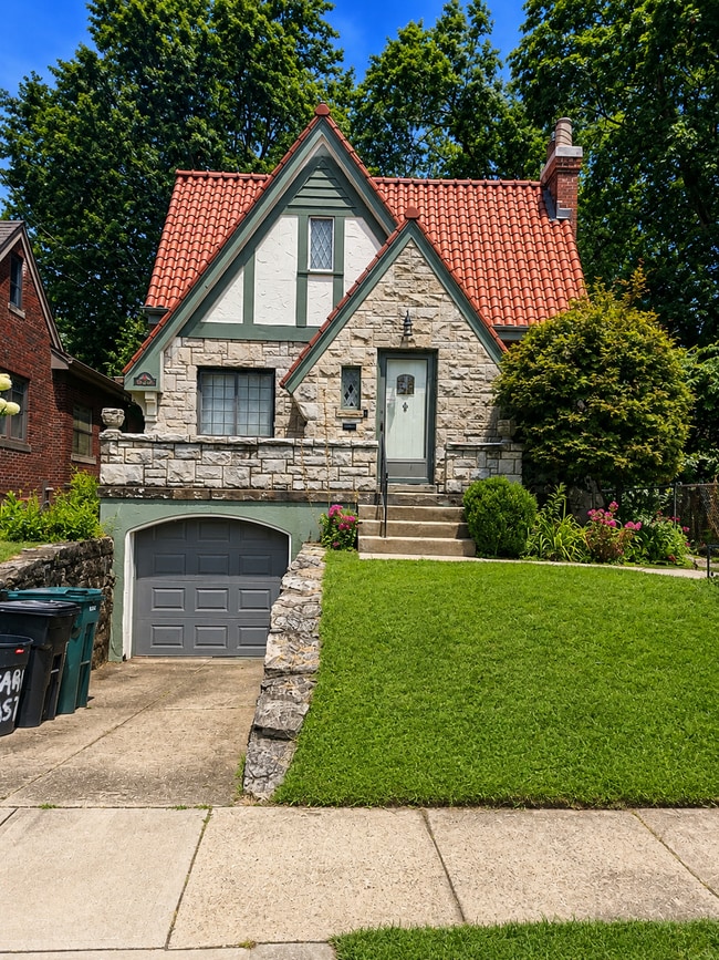 Building Photo - 823 Overlook Ave