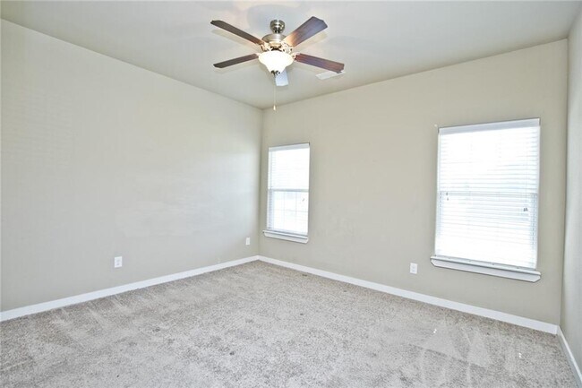 Foto del edificio - 2304 SW Juniper Ave