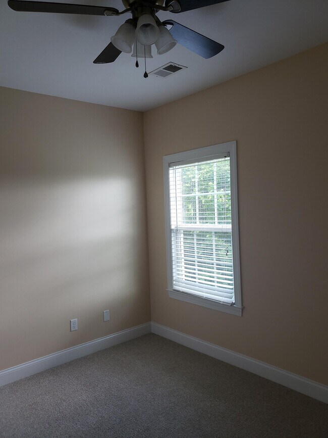 Building Photo - 3510 Walnut Grove Ln NE