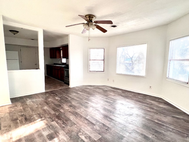 Building Photo - 123 1/2 E Fulton St