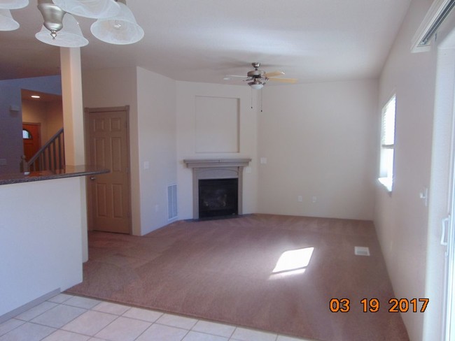Building Photo - Central Point 3-bedroom 2-story home