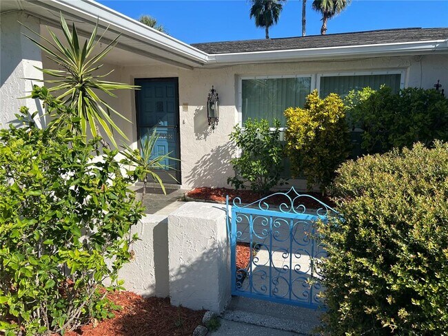 Foto del edificio - 7403 Populus Dr