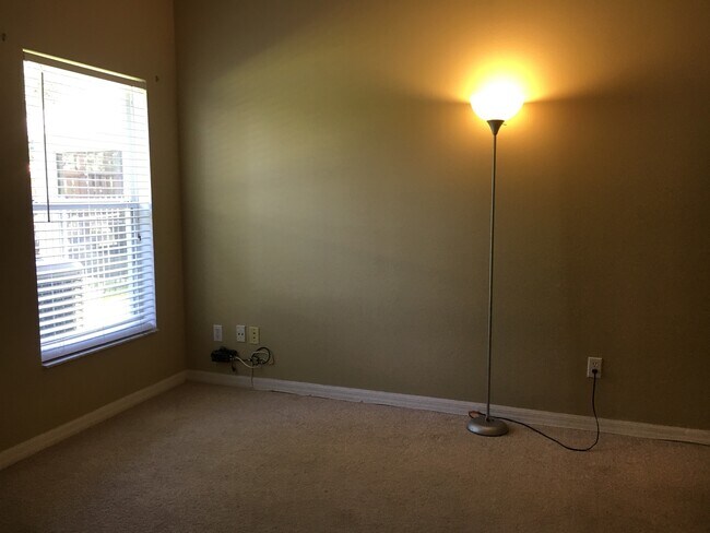 Building Photo - 9805 Portofino Dr