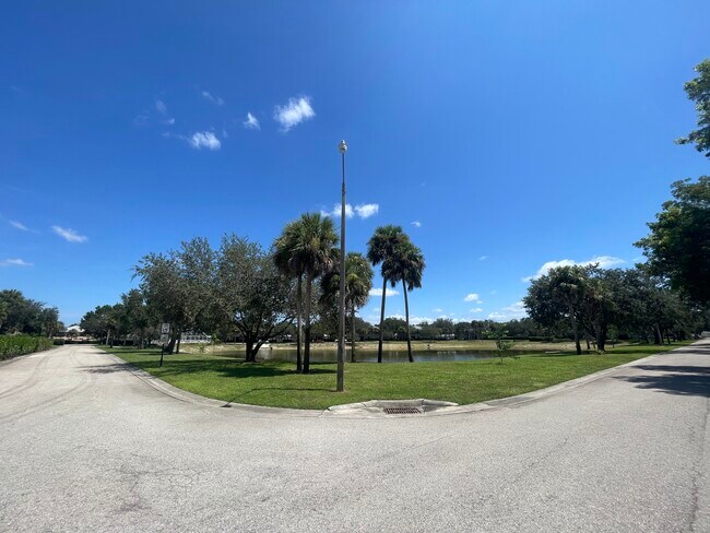 Foto del edificio - 12303 Londonderry Ln