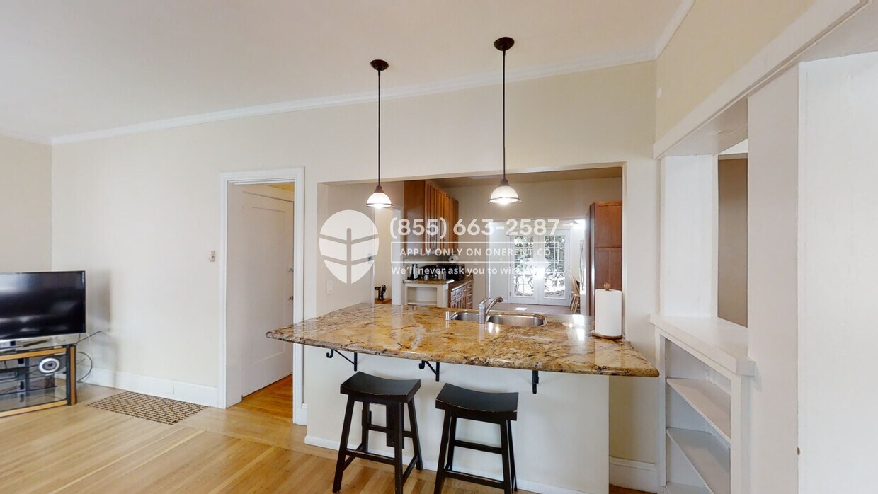 Primary Photo - 5728 Moraga Ave