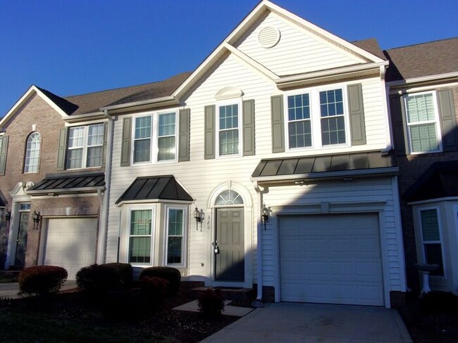 Building Photo - Spacious 3 Bedroom 2 1/2 Bath Townhome in ...