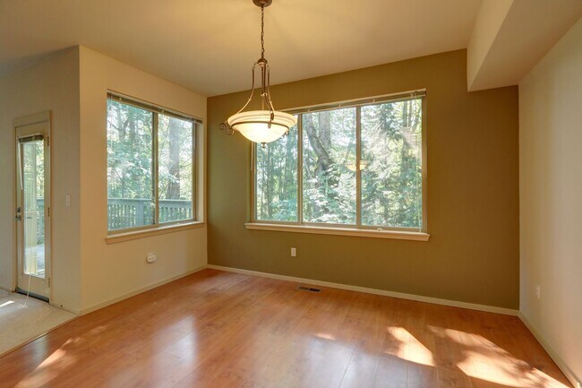 Foto del edificio - Gorgeous 3BR 2.5BA Issaquah Town Home Avai...