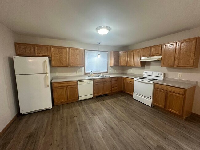 Foto del edificio - 3304-3306 Fenwick Avenue
