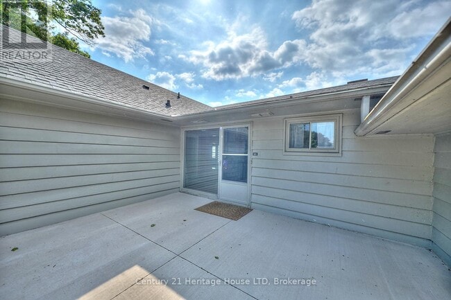 Building Photo - 631 Lakeshore Rd