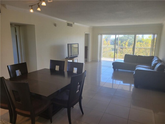 Foto del edificio - 3050 N Palm Aire Dr