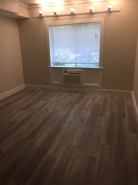 Sala de estar/dormitorio - 101 Woodhaven Dr