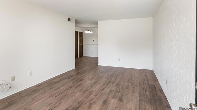 Building Photo - 2100 College Dr