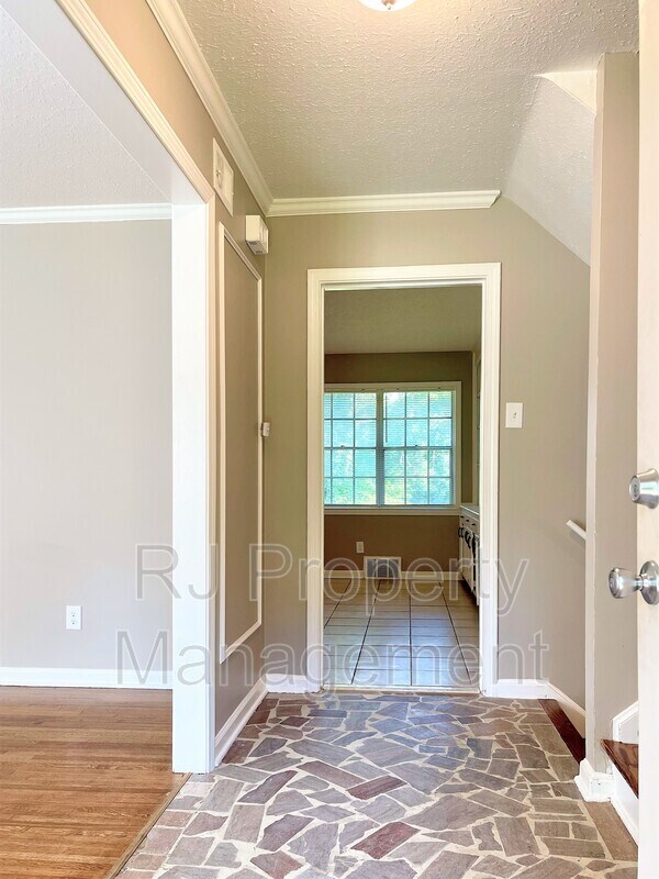Building Photo - 3058 Laurencekirk Rd