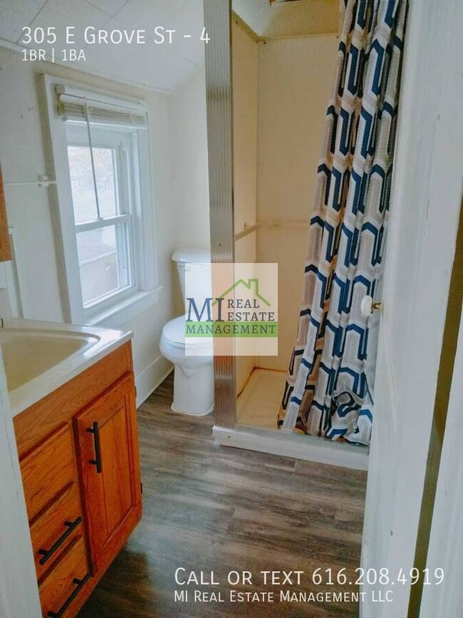 Building Photo - 305 E Grove St