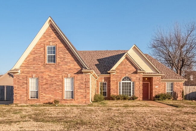 Building Photo - 2104 Eubanks Ln