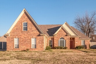 Building Photo - 2104 Eubanks Ln