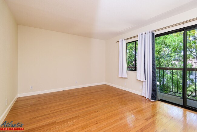 Building Photo - Beautiful Condo | Prime Location