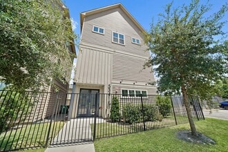 Building Photo - 5341 Larkin St