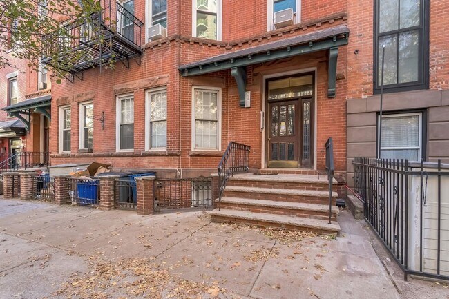 Foto del edificio - 318 Hudson St