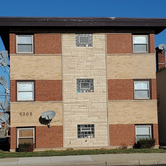 Building Photo - 4309 Saint Charles Rd