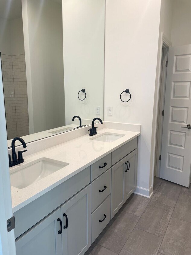 Foto principal - 16177-16177 Fontana St