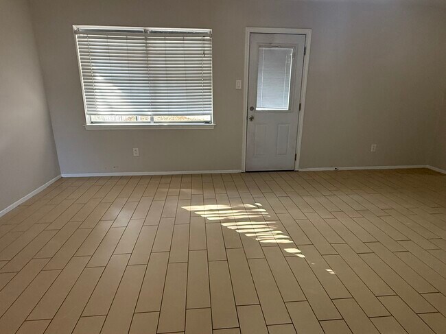 Building Photo - 510 Witter St